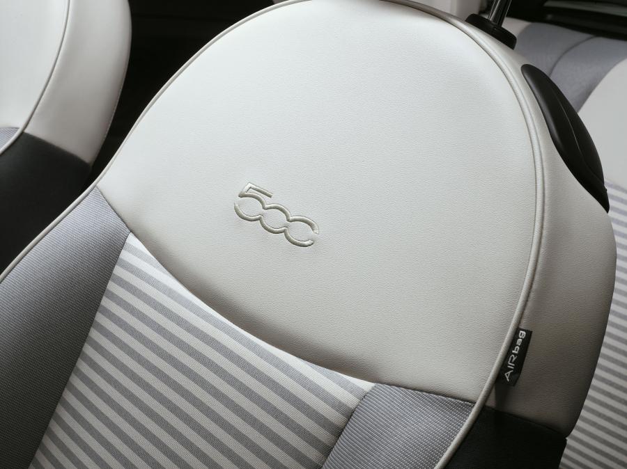 Детали интерьера Fiat 500C Collezione (312) 2018 года  (WW) (фото 3 из 47)